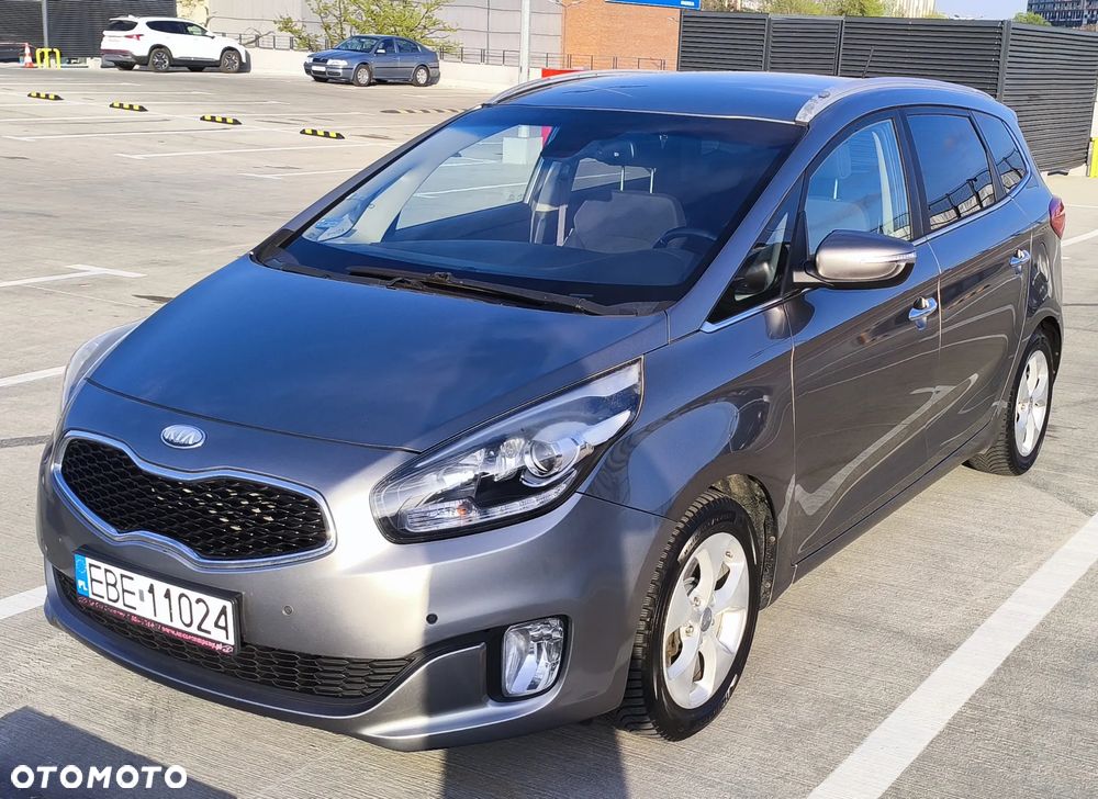 Kia Carens - 9