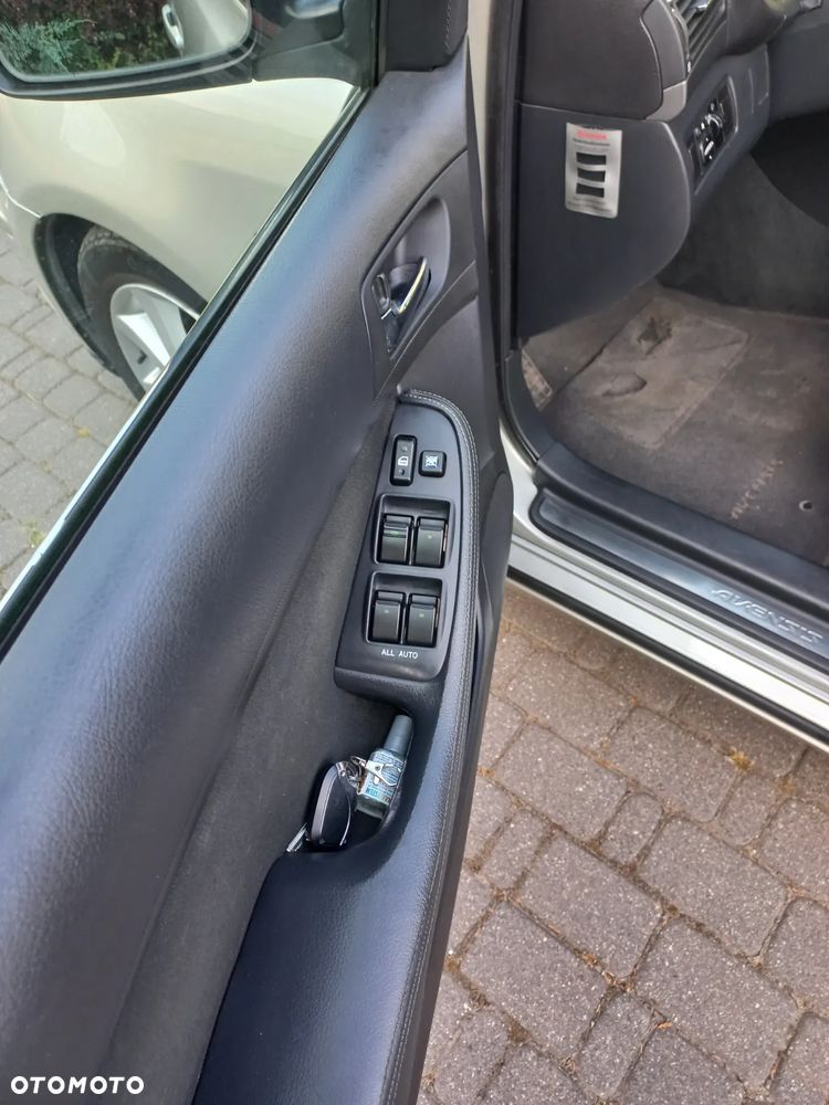 Toyota Avensis 1.8 VVT-i Luna - 12