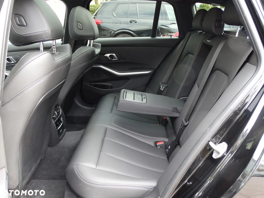 BMW Seria 3 320d xDrive M Sport - 14