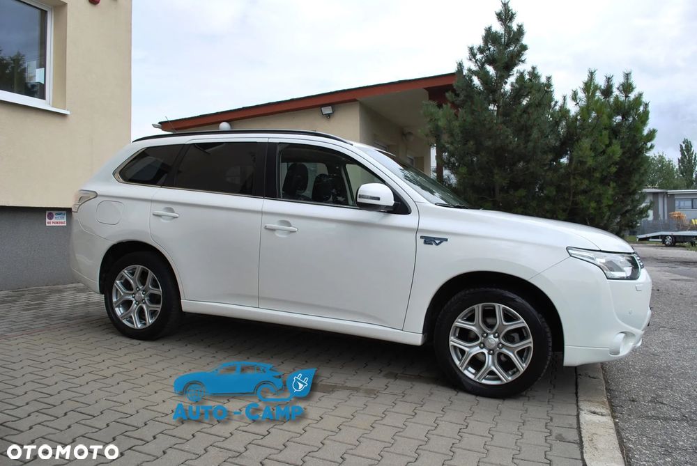 Mitsubishi Outlander Instyle NAVI + - 22