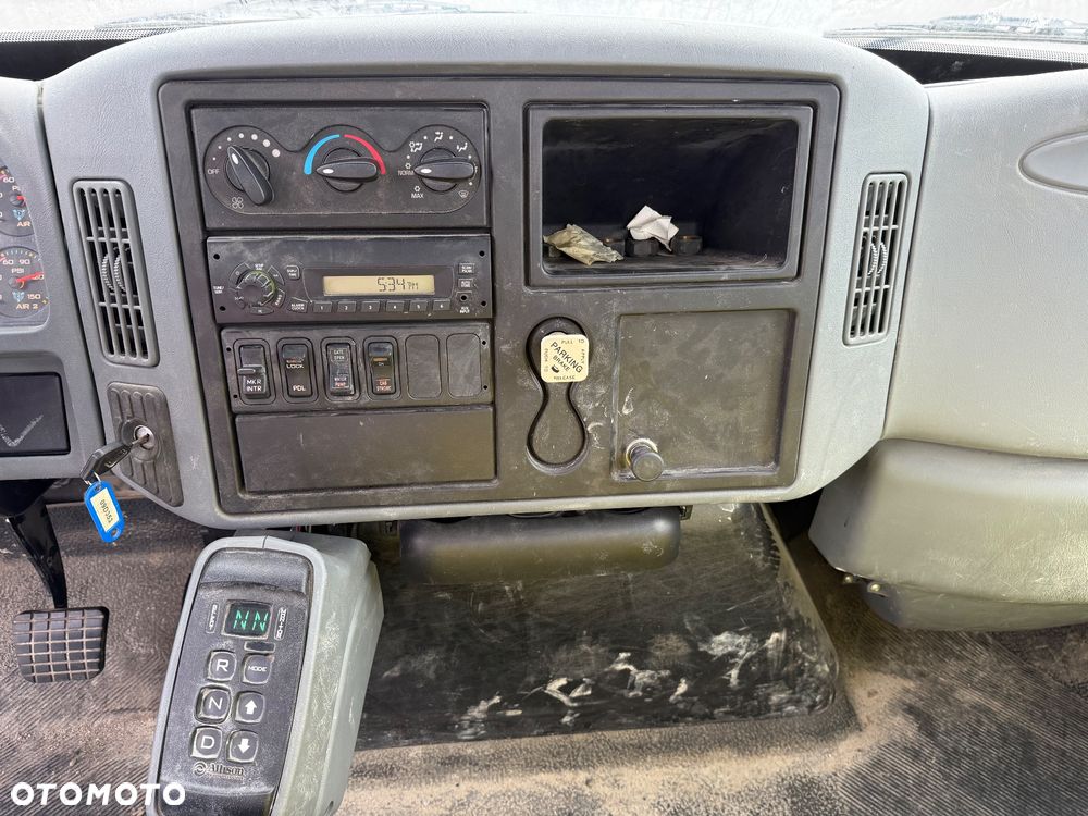 International Dura Star 4400 SBA 6x4 - 13
