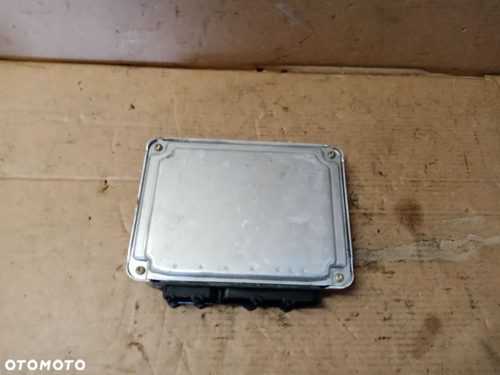 Komputer sterownik silnika VW Polo 6N2 1.0 MPI 030906032CE - 3