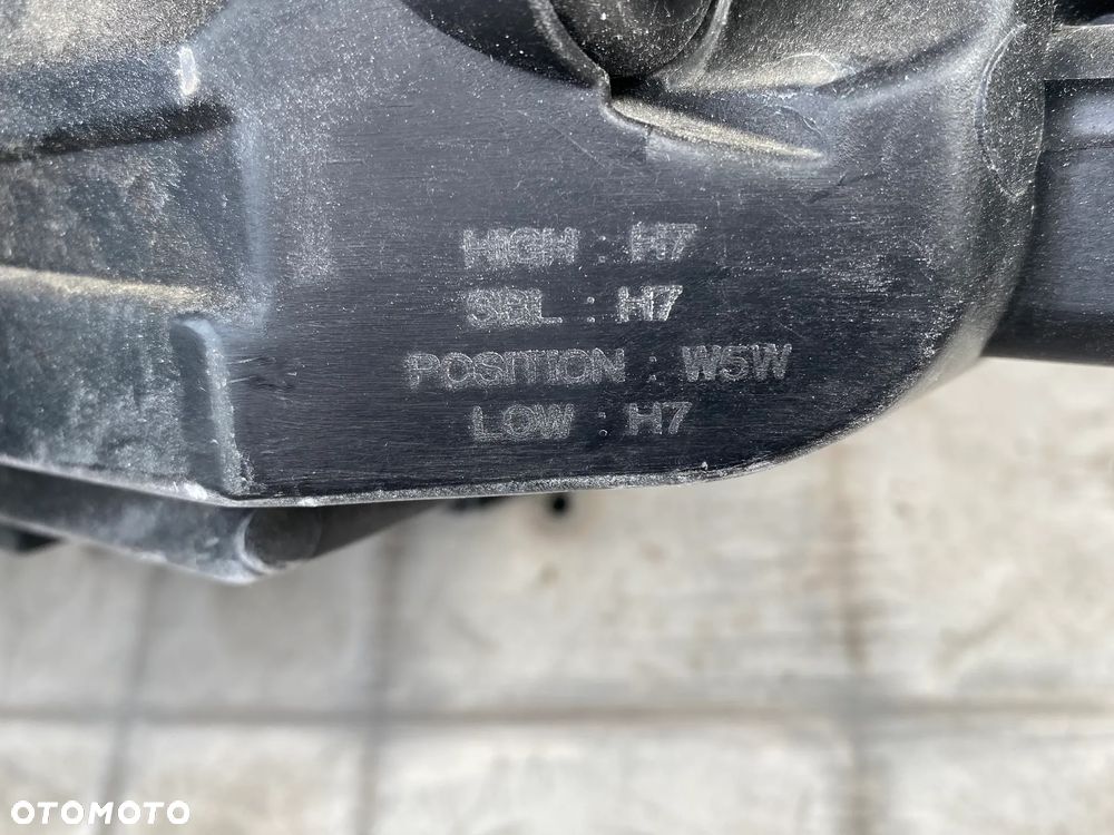 lampa hyundai I30 III prawa eu cała - 6