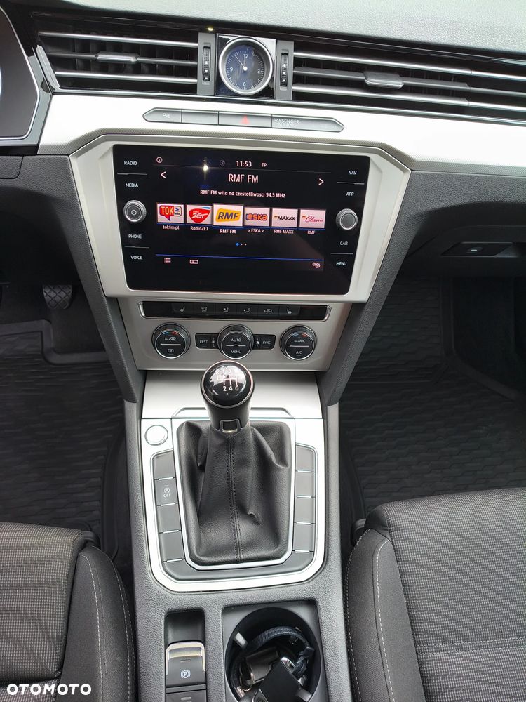 Volkswagen Passat 2.0 TDI SCR Comfortline - 8