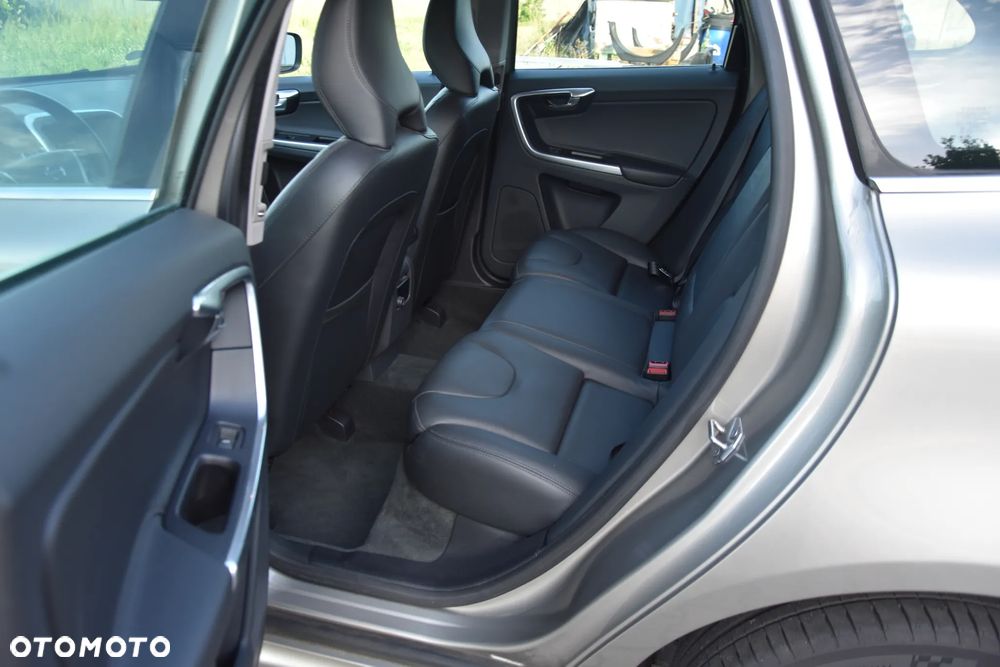 Volvo XC 60 D4 Summum - 11