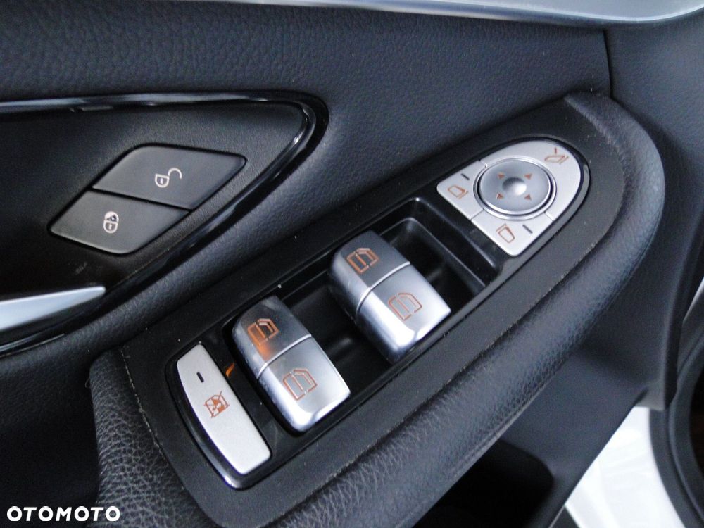 Mercedes-Benz GLC - 22