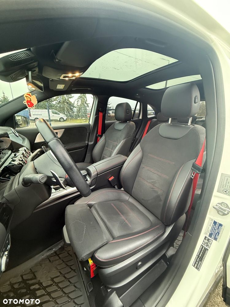 Mercedes-Benz GLA - 21