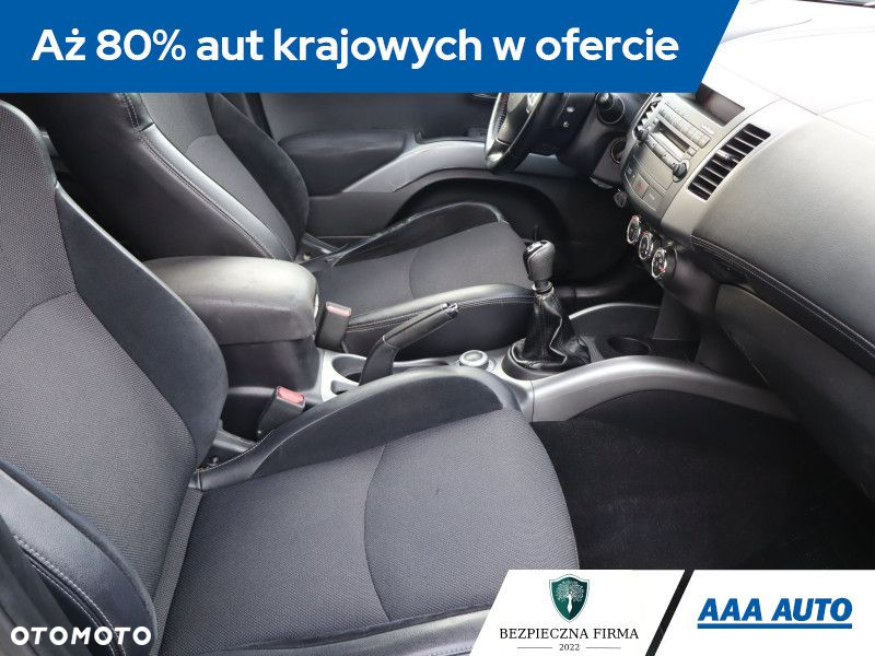 Mitsubishi Outlander - 10