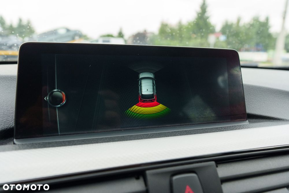 BMW Seria 3 320i Edition M Sport Shadow - 14