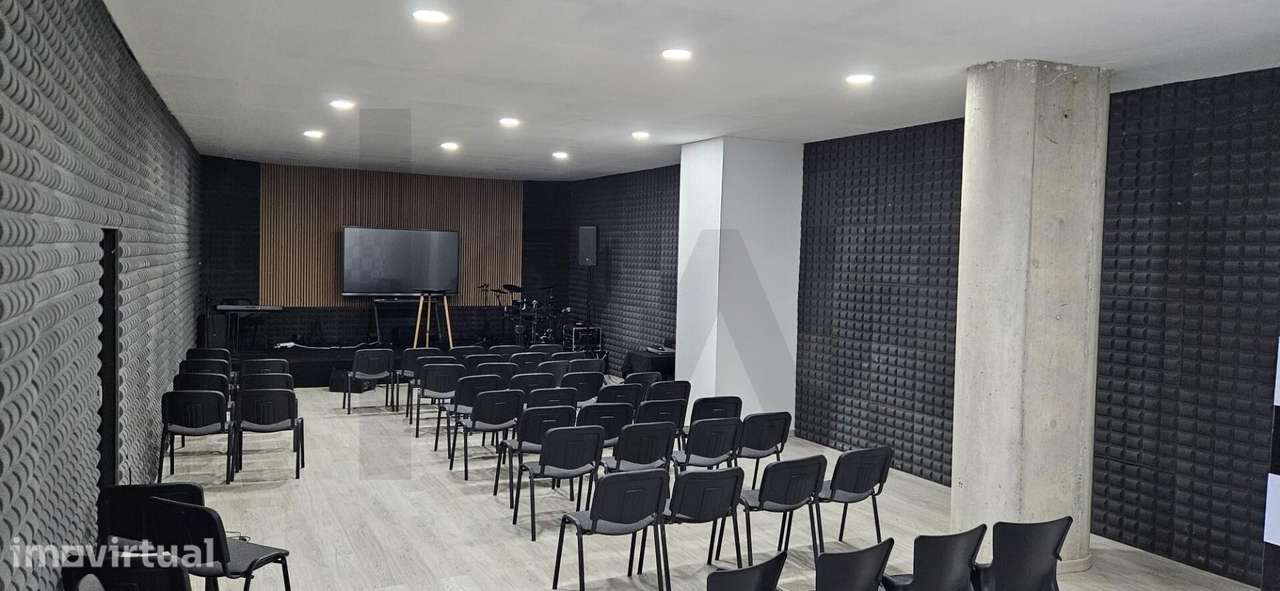 Espaço Comercial para Arrendamento com 700,00 m2 e 17 estacionamentos - Grande imagem: 4/35