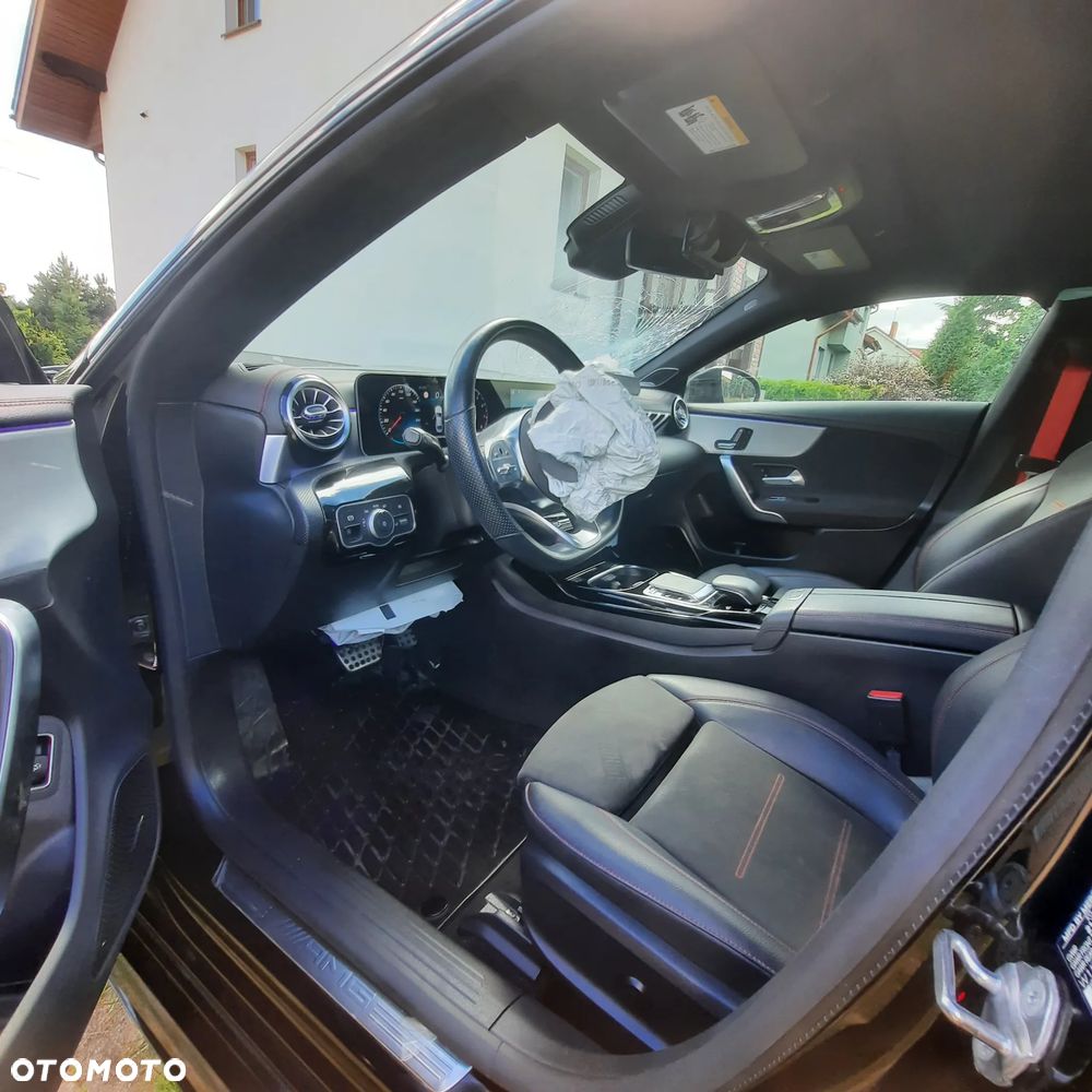 Mercedes-Benz CLA AMG 35 4-Matic 7G-DCT - 24