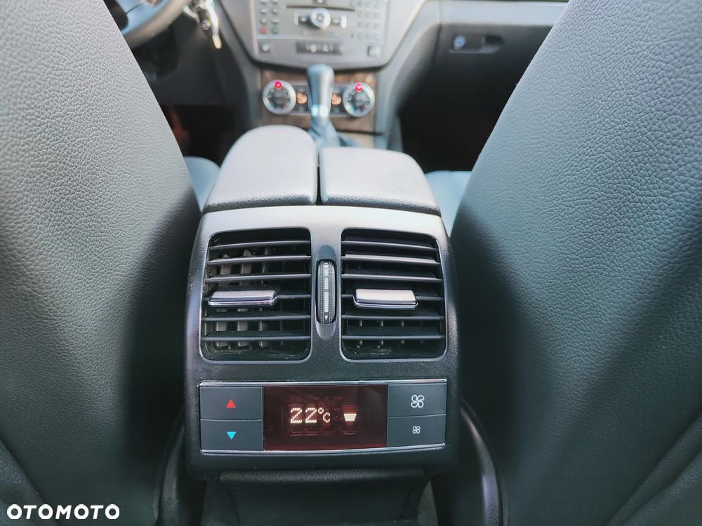 Mercedes-Benz Klasa C 350 CDI DPF 4Matic 7G-TRONIC Avantgarde - 38