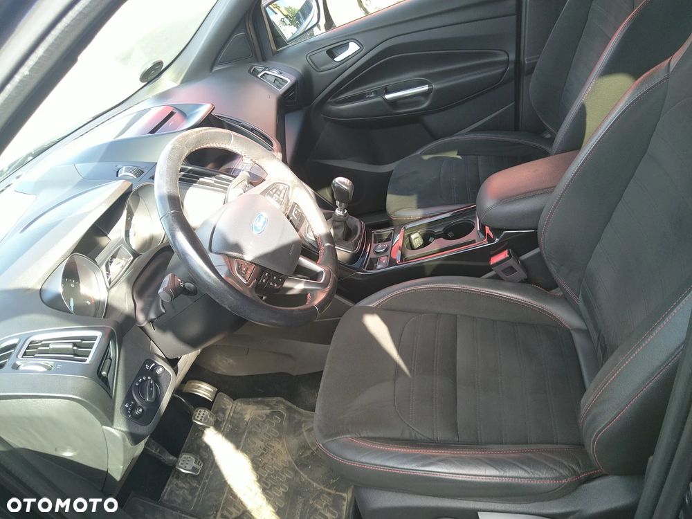 Ford Kuga 1.5 EcoBoost 2x4 ST-Line - 9