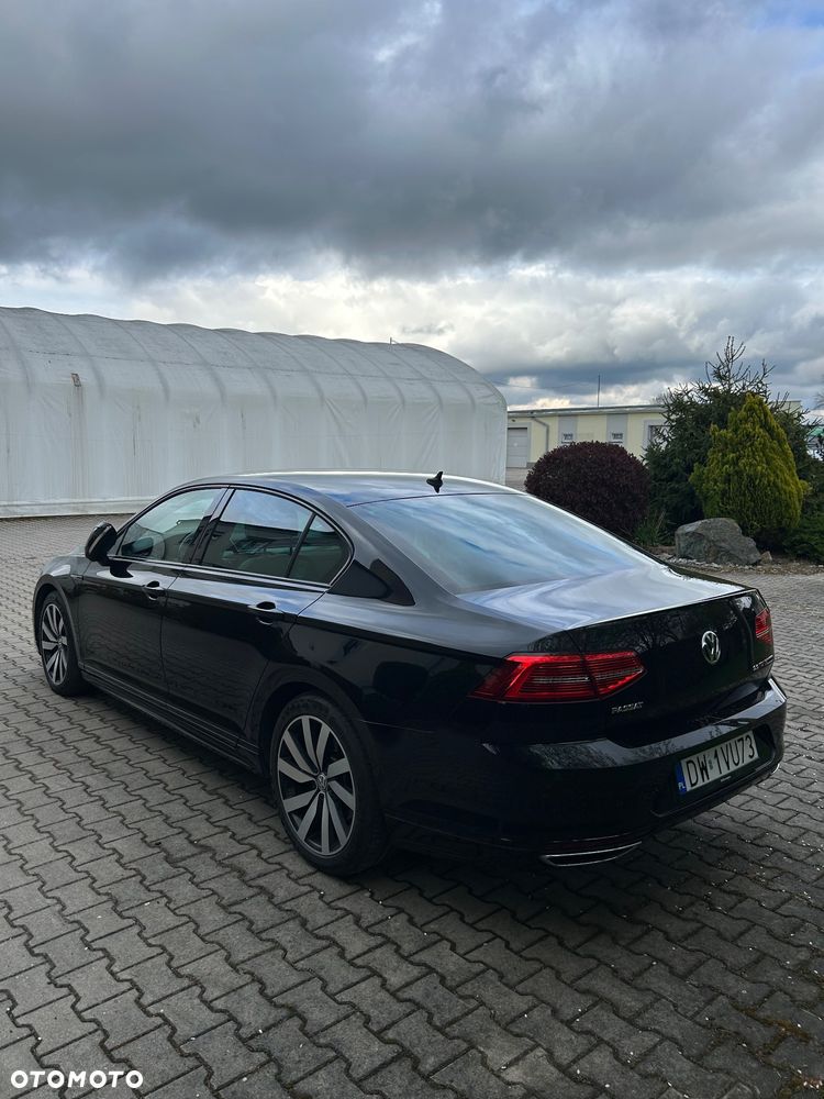 Volkswagen Passat - 4