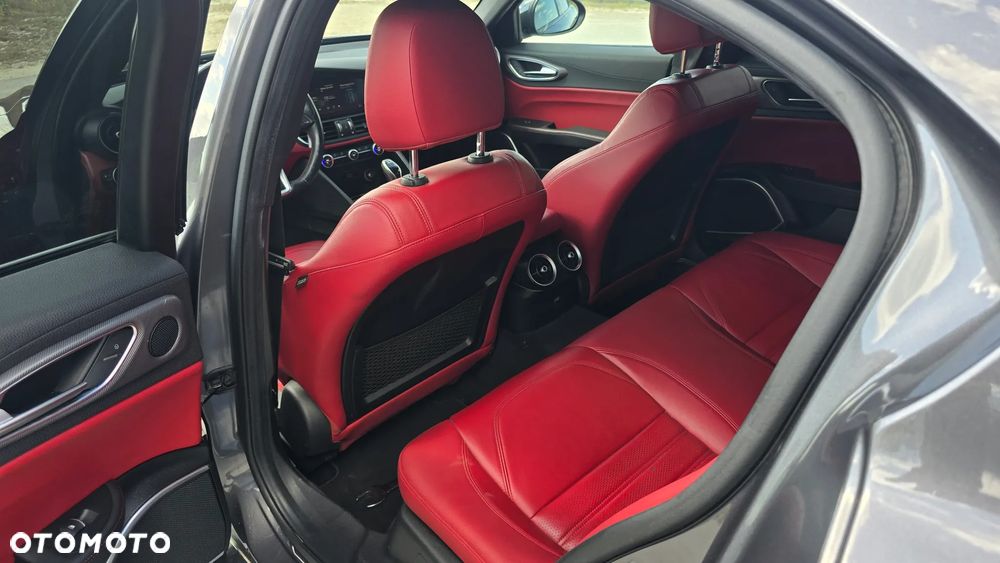 Alfa Romeo Giulia 2.0 Turbo 16V AT8 Veloce Ti - 14