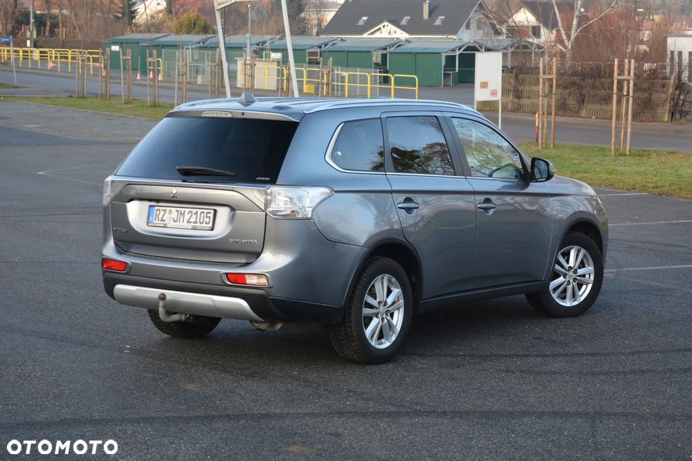 Mitsubishi Outlander - 12