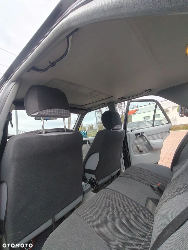 Mercedes-Benz W201 (190) - 10