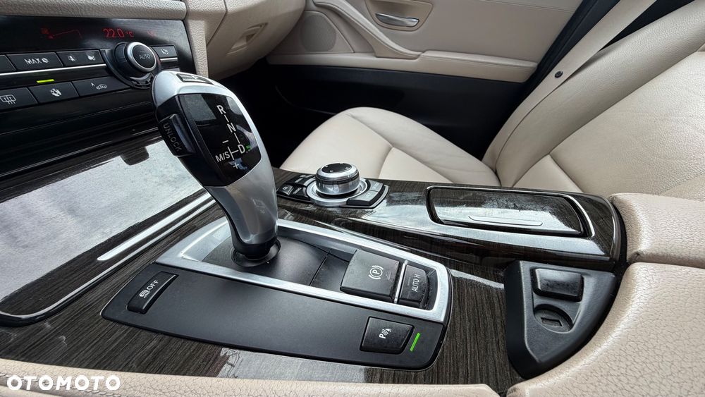 BMW Seria 5 523i - 14