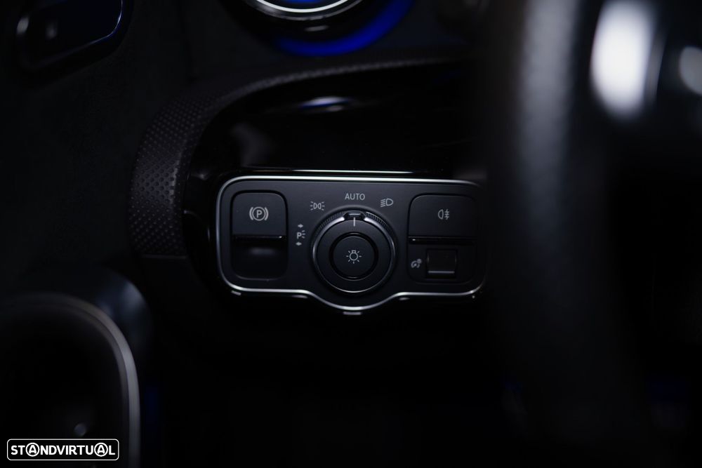 Mercedes-Benz A 250 e 8G-DCT AMG Line - 41