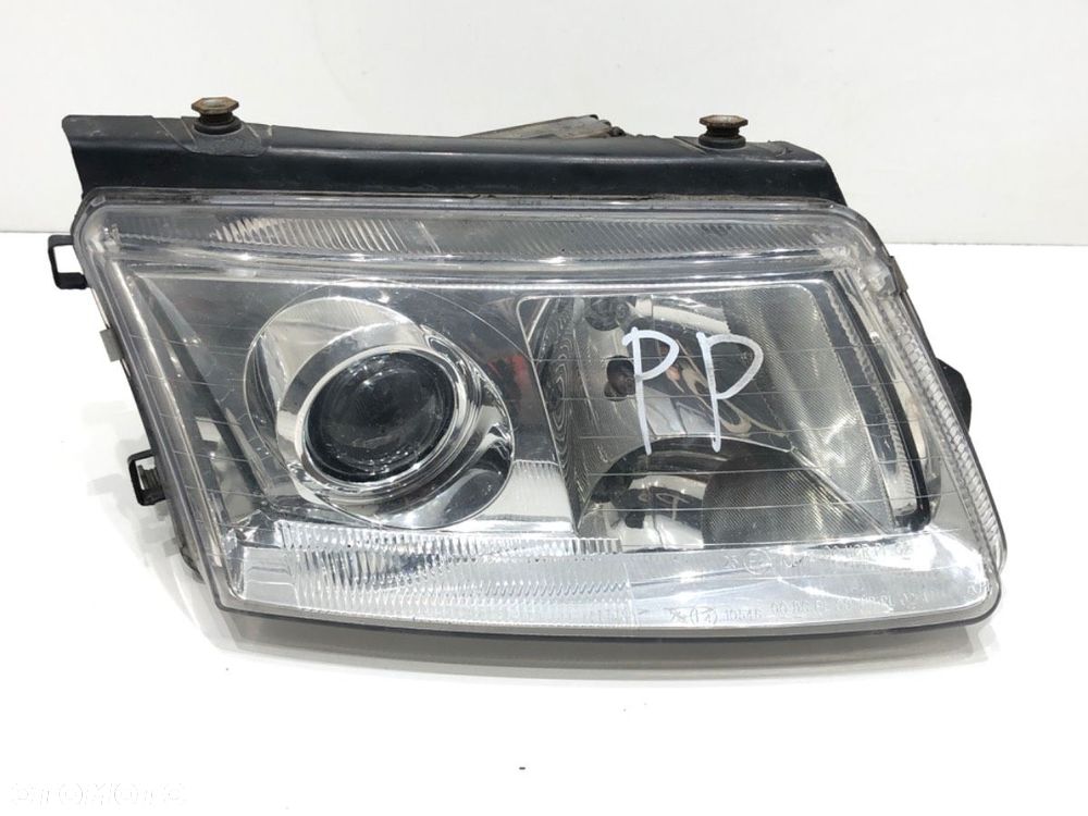 REFLEKTOR PRAWY PRZÓD XENON  VW PASSAT B5 Variant (3B5) 1997 - 2001 2.5 TDI Syncro/4motion 110 kW - 1