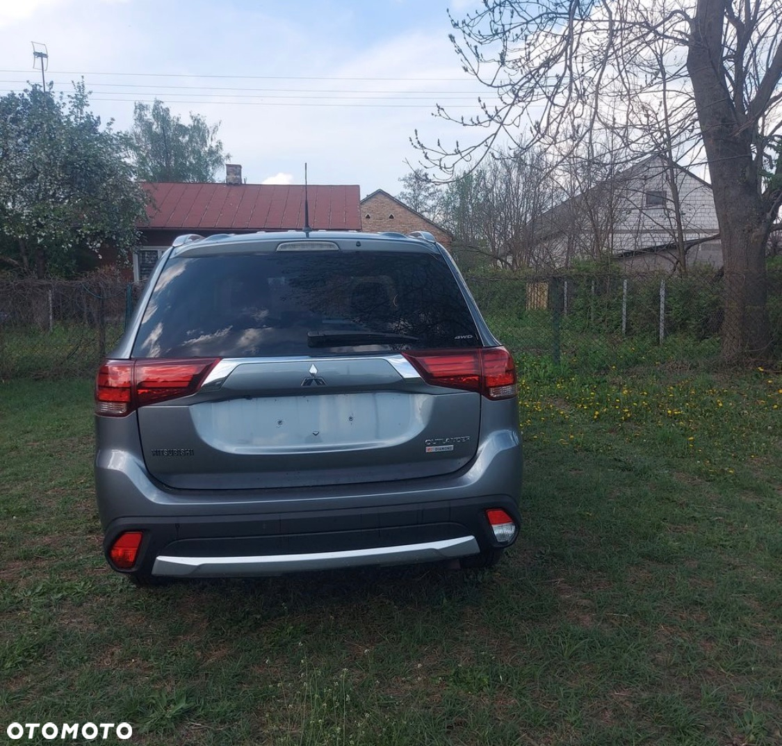 Mitsubishi Outlander 2.2 DI-D 4WD Automatik Diamant Edition - 9