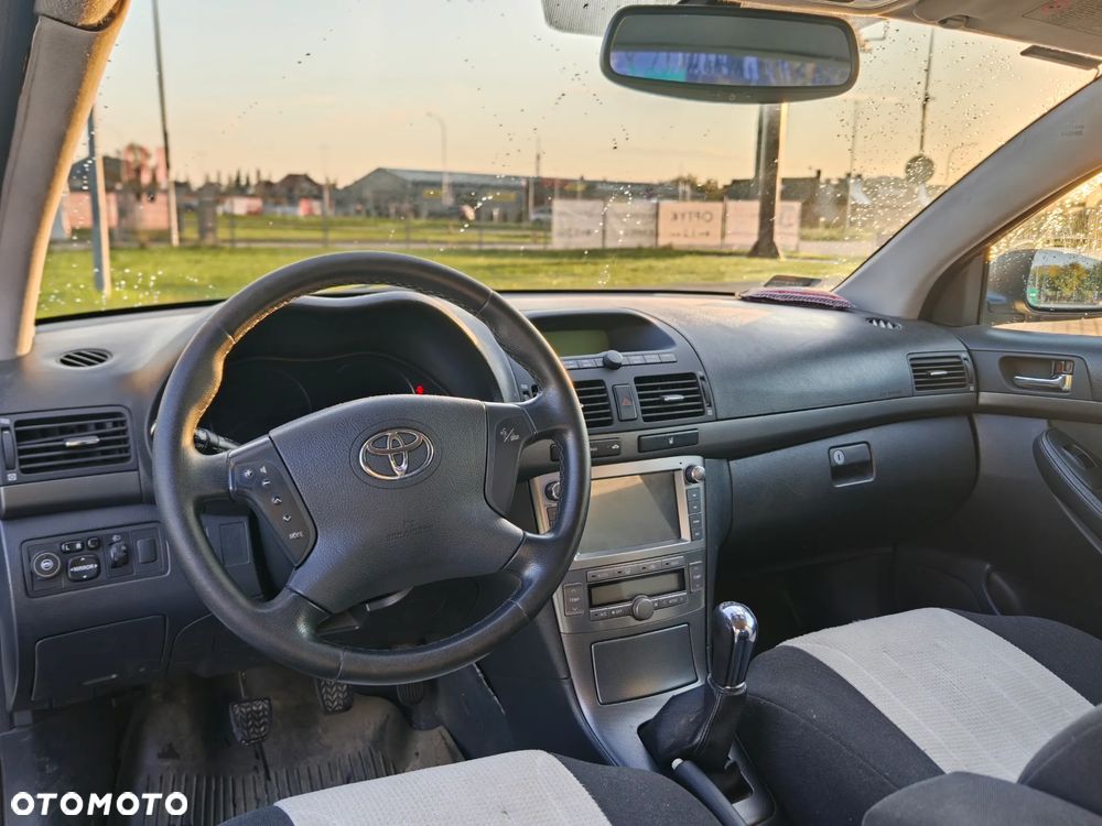 Toyota Avensis - 10