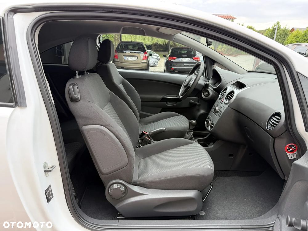 Opel Corsa 1.2 16V Essentia - 28