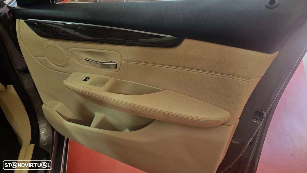 BMW 216 Active Tourer d Line Luxury - 47