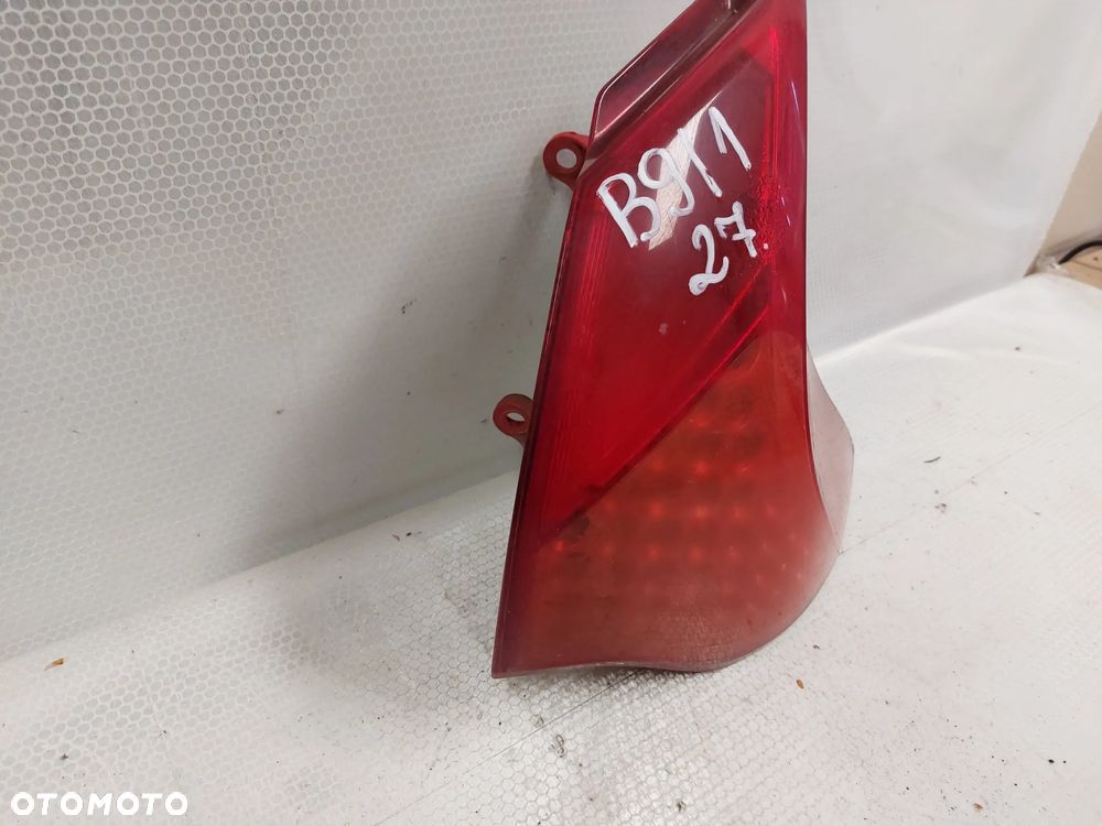 .  LAMPA TYL TYLNA PRAWA PEUGEOT 3008 - 3