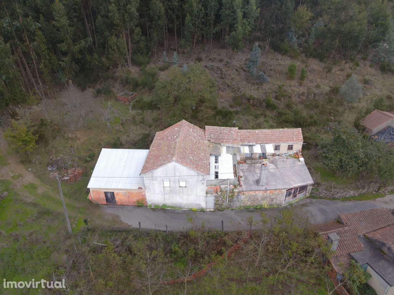 Casa antiga p/recuperar - Miranda do Corvo - Grande imagem: 2/37