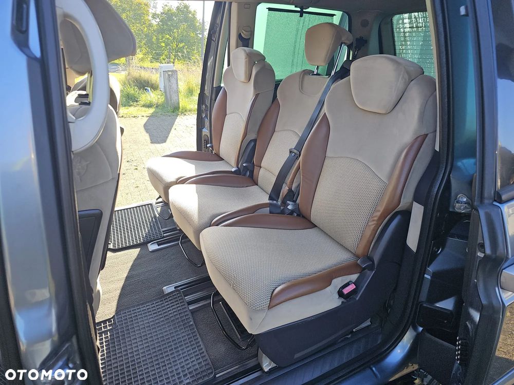 Peugeot 807 HDi 130 Premium - 12