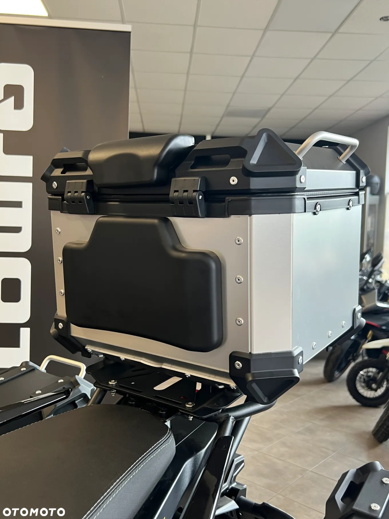 QJMOTOR 900 S - 11