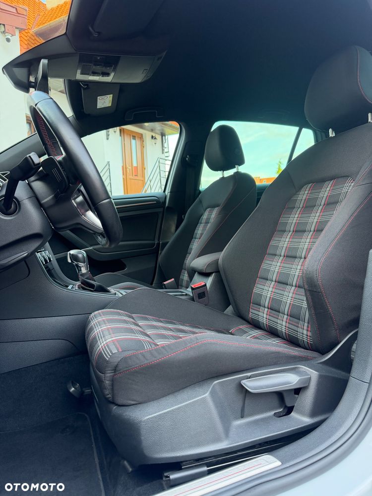 Volkswagen Golf GTI (BlueMotion Technology) DSG - 17