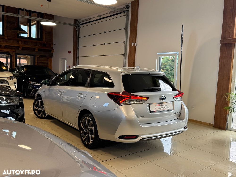 Toyota Auris 1.8 L VVT-i Sol + - 5