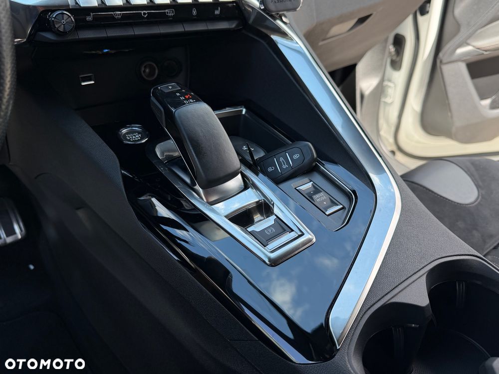 Peugeot 3008 1.6 PureTech HYbrid Allure S&S EAT8 - 34