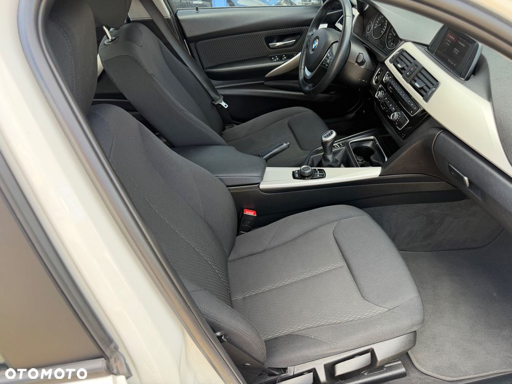 BMW Seria 3 318i Advantage - 29