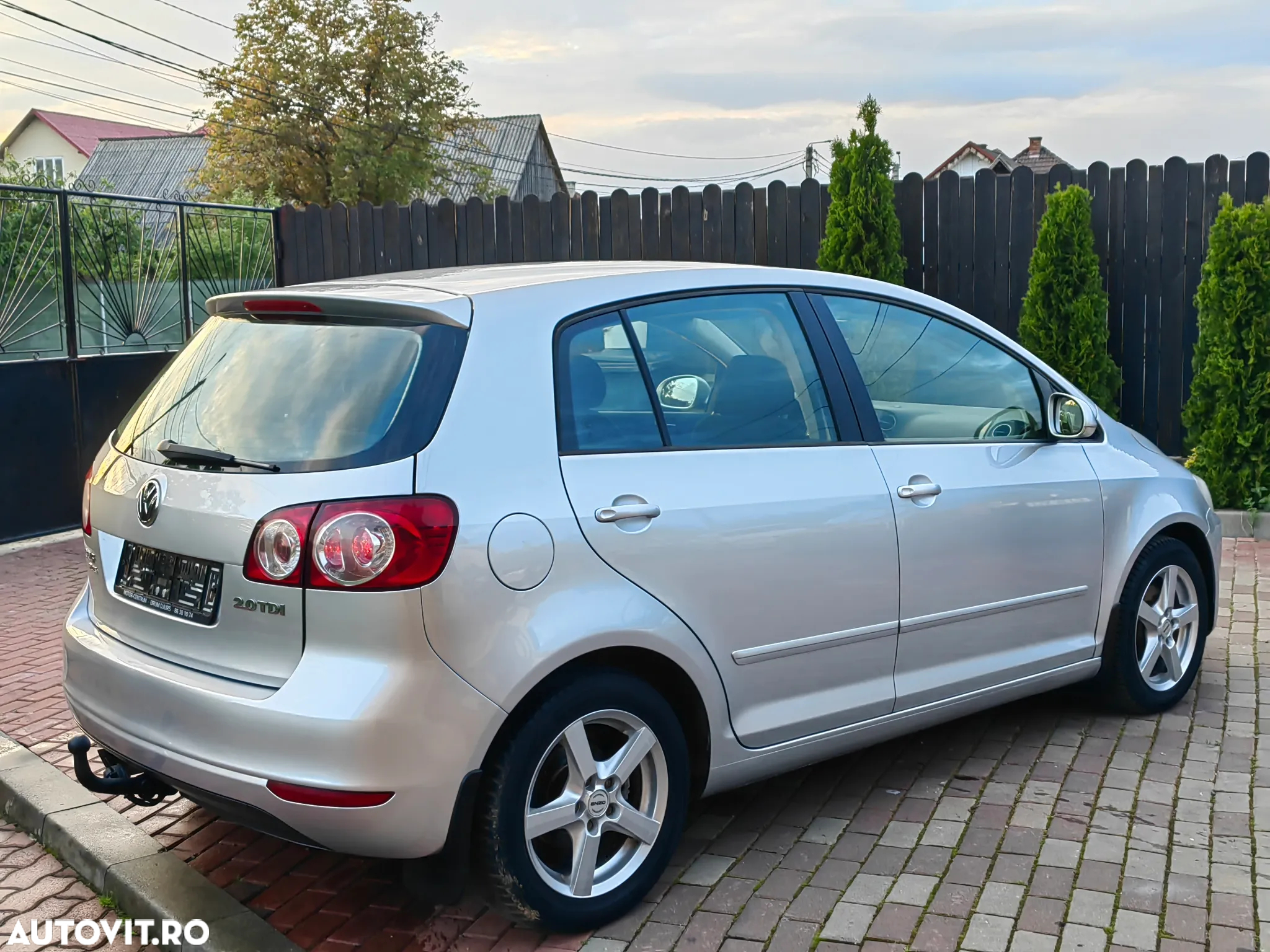 Volkswagen Golf Plus 2.0 TDI DPF Style - 10