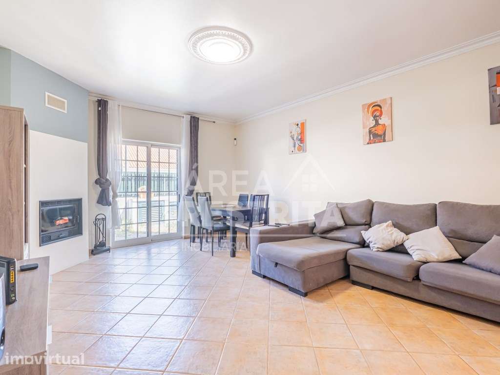 Moradia Geminada T3 com Garagem, Excelentes Áreas e Localização Pri... - Grande imagem: 2/60