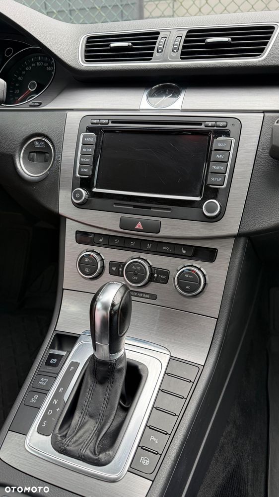 Volkswagen Passat - 16