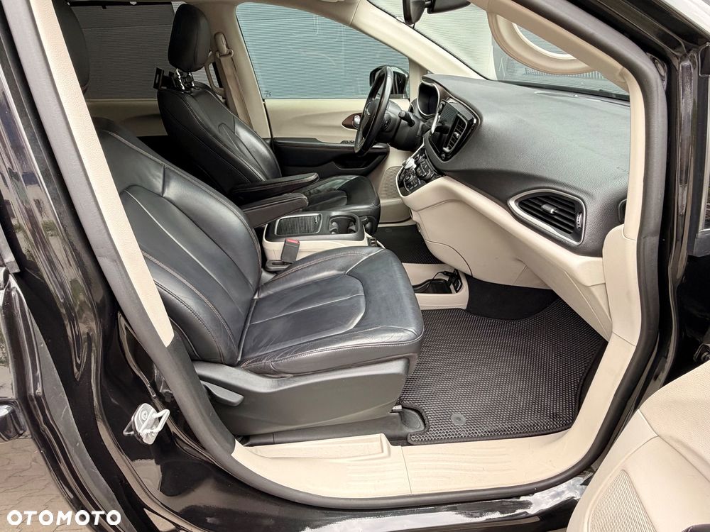 Chrysler Pacifica - 20