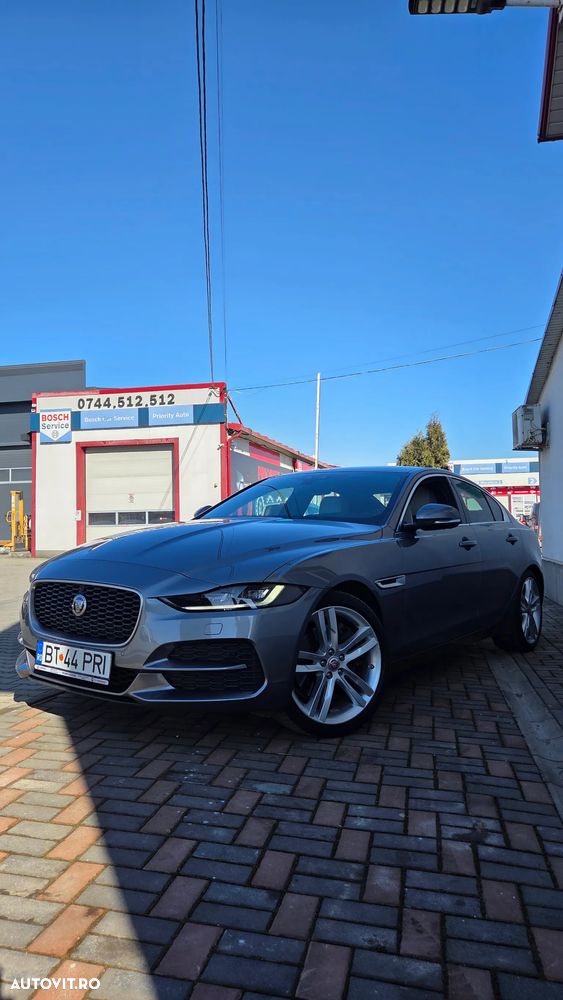 Jaguar XE - 1