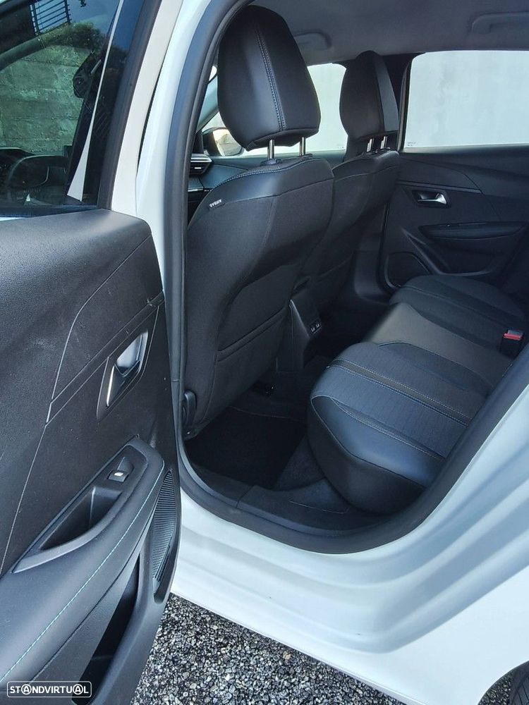 Peugeot 208 PureTech 100 EAT8 Allure - 16