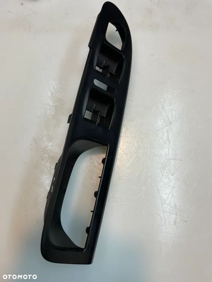 UCHWYT DRZWI LEWY PRZÓD VW PASSAT B6 3C1867171B - 1