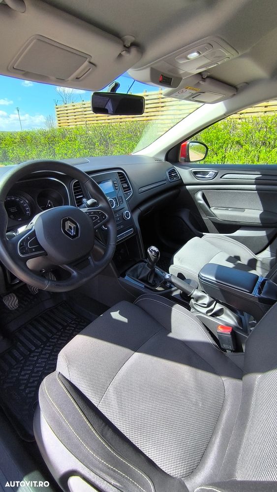Renault Megane TCe Business - 9