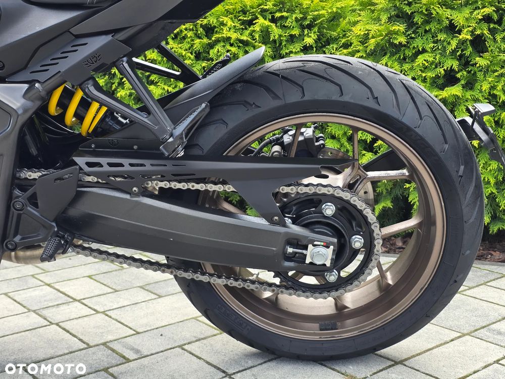 Honda CB - 23