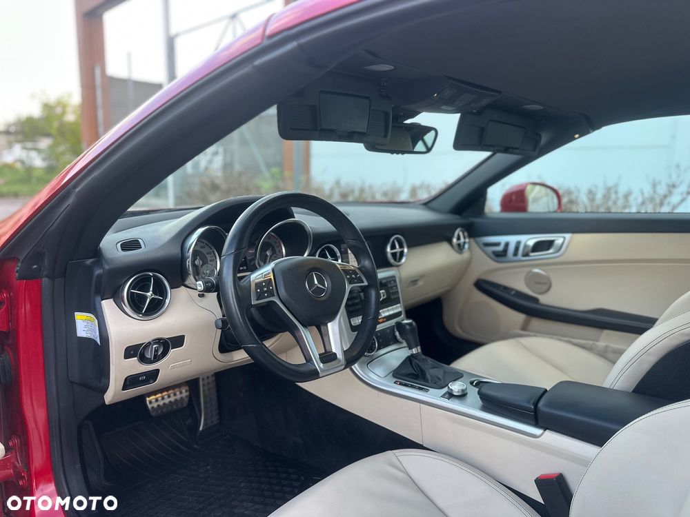 Mercedes-Benz SLK 250 (BlueEFFICIENCY) 7G-TRONIC - 12