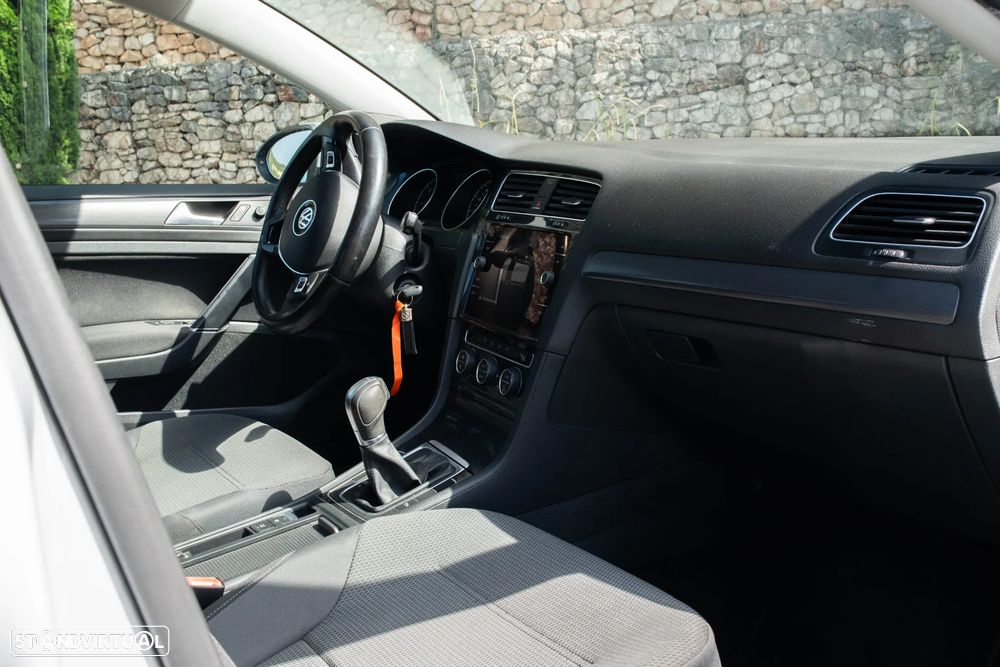 VW Golf 1.6 TDI Highline DSG - 13