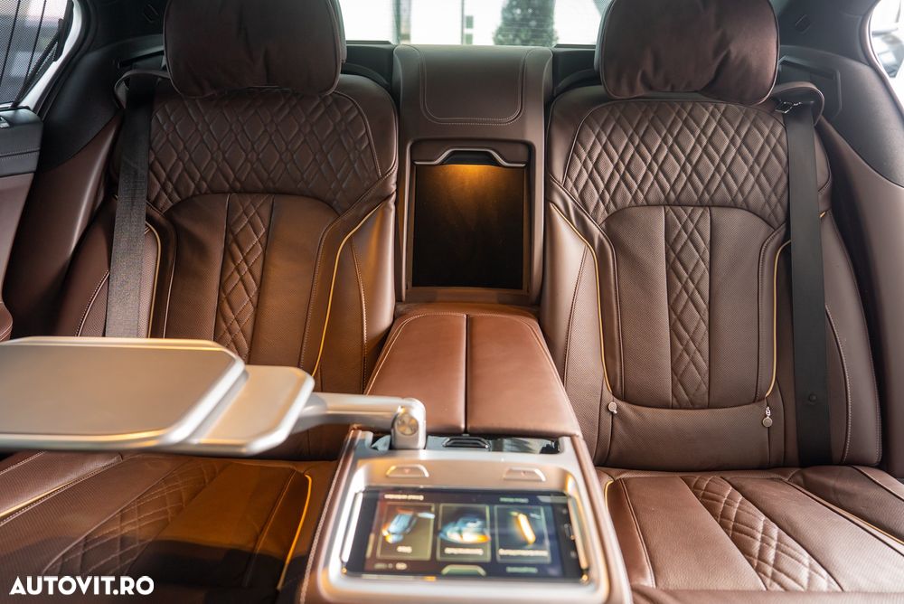 BMW Seria 7 740Le iPerformance - 26