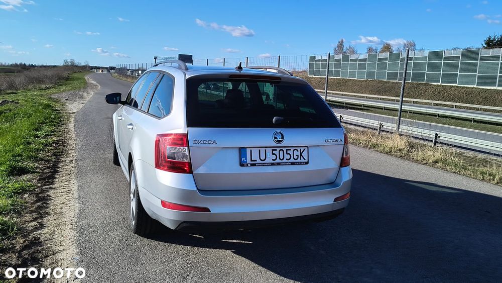 Skoda Octavia ver-2-0-tdi-style-dsg - 3