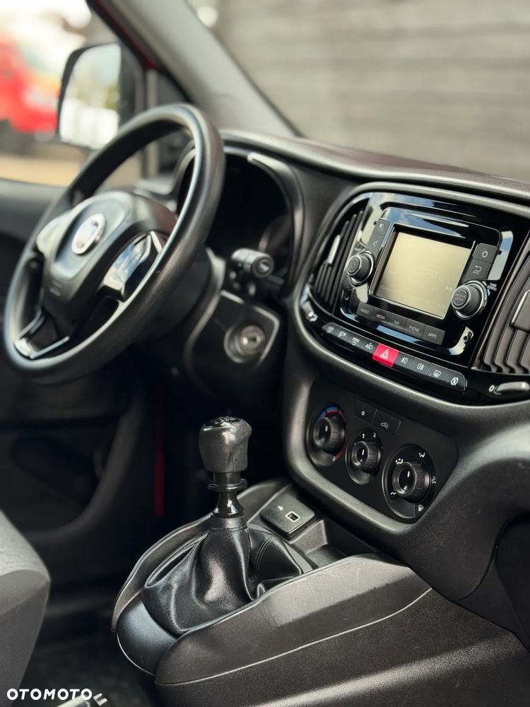 Fiat DOBLO  1,6 *  L1H1 #3 Osoby#  AUTO Z PEŁNĄ HISTORIĄ SERWISOWĄ * W 100% Nie Malowany Oryginalny Lakier * Tempomat * Faktura 23% # VAT-1 Auto Kupione w ASO Fiata * Gwarancja  * Bardzo oszczędny i dynamiczny silnik * Klimatyzacja* Tempomat * MP3 * Bluetooth * Czujniki Parkowania * - 32